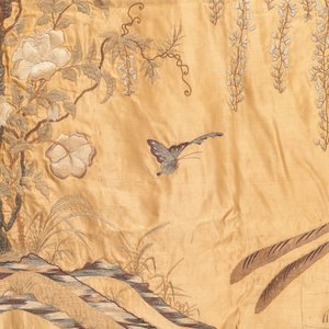 A Chinese embroidered silk 'Pheasants and Wistaria' panel, 19/20th C. — photo 4