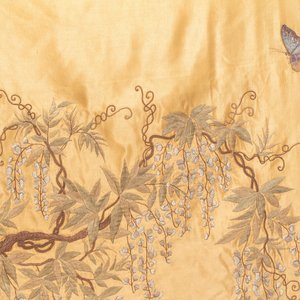A Chinese embroidered silk 'Pheasants and Wistaria' panel, 19/20th C. — photo 5