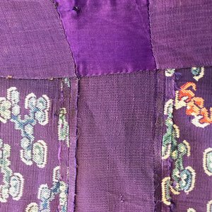 A Chinese embroidered silk purple-ground five-clawed dragon robe, 'jifu', 19th C. — 照片 29