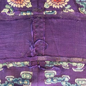A Chinese embroidered silk purple-ground five-clawed dragon robe, 'jifu', 19th C. — 照片 31