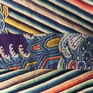 A Chinese embroidered silk purple-ground five-clawed dragon robe, 'jifu', 19th C. — 照片 40