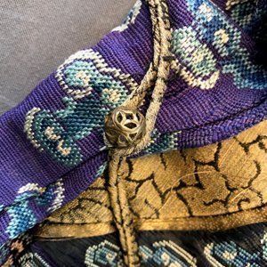 A Chinese embroidered silk purple-ground five-clawed dragon robe, 'jifu', 19th C. — 照片 53