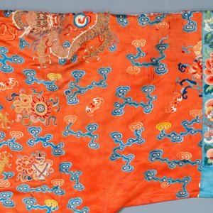 A Chinese embroidered silk red-ground 'dragon' robe, 19th C. — photo 5