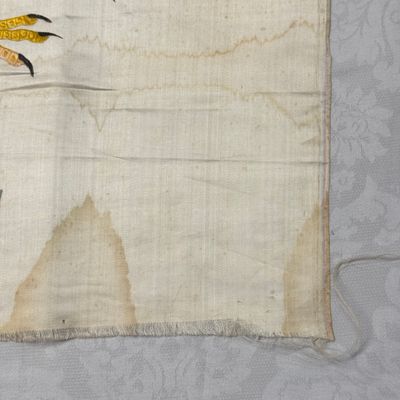 A Chinese embroidered silk 'Roosters' panel — photo 2