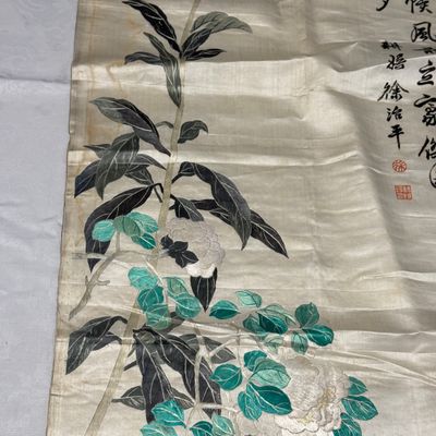 A Chinese embroidered silk 'Roosters' panel — photo 5