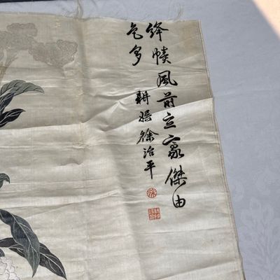 A Chinese embroidered silk 'Roosters' panel — photo 6