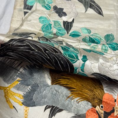 A Chinese embroidered silk 'Roosters' panel — photo 10