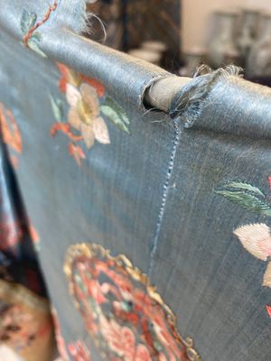 A Chinese embroidered silk skirt and a women's summer robe, 18th/19th C. — 照片 15