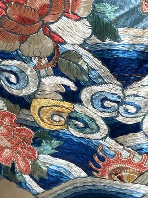 A Chinese embroidered silk skirt and a women's summer robe, 18th/19th C. — 照片 21