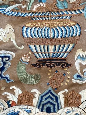 A Chinese embroidered silk skirt and a women's summer robe, 18th/19th C. — 照片 25