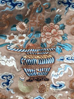 A Chinese embroidered silk skirt and a women's summer robe, 18th/19th C. — 照片 27