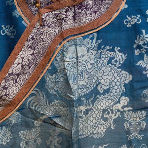 A Chinese embroidered silk summer 'dragon' robe, 19th C. — photo 11