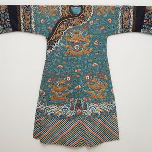 A Chinese embroidered turquoise-ground five-clawed dragon robe, 'jifu', 19th C. — photo 1