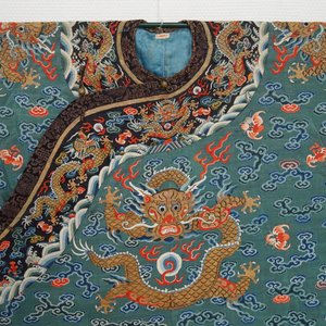 A Chinese embroidered turquoise-ground five-clawed dragon robe, 'jifu', 19th C. — photo 3