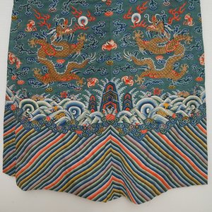 A Chinese embroidered turquoise-ground five-clawed dragon robe, 'jifu', 19th C. — photo 4