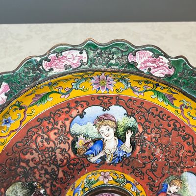 A Chinese enamel 'European Subject' saucer dish — photo 2