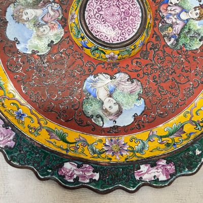 A Chinese enamel 'European Subject' saucer dish — photo 4