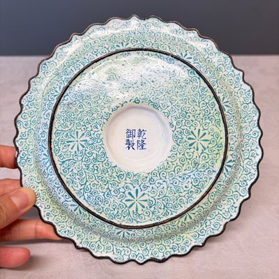 A Chinese enamel 'European Subject' saucer dish — photo 7