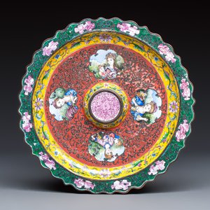 A Chinese enamel 'European Subject' saucer dish — photo 1