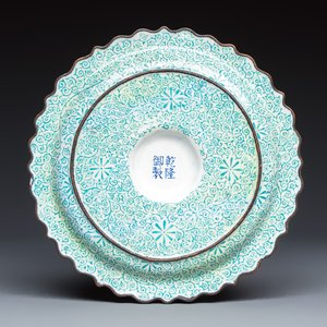A Chinese enamel 'European Subject' saucer dish — photo 2