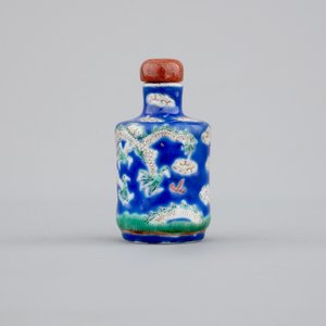 A Chinese enameled porcelain snuff bottle with a dragon, 19/20th C. — 照片 2