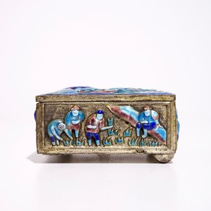 A Chinese enameled silver box and cover and five bracelets, 19th C. — photo 7
