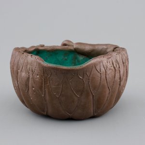 A Chinese enameled yixing stoneware cup and saucer, 19/20th C. — photo 5