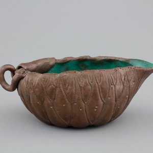 A Chinese enameled yixing stoneware cup and saucer, 19/20th C. — photo 6