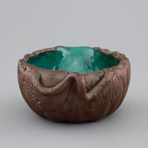 A Chinese enameled yixing stoneware cup and saucer, 19/20th C. — photo 7