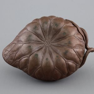 A Chinese enameled yixing stoneware cup and saucer, 19/20th C. — photo 9