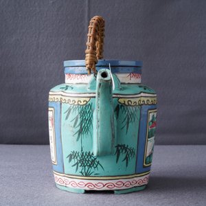 A Chinese enameled Yixing stoneware teapot and cover, 19th C. — photo 20