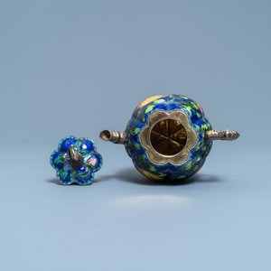 A Chinese enamelled and gilt silver teapot and cover, 19/20th C. — photo 6