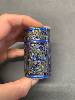 A Chinese enamelled silver bowl, a box and an opium container, 19th C. — photo 13
