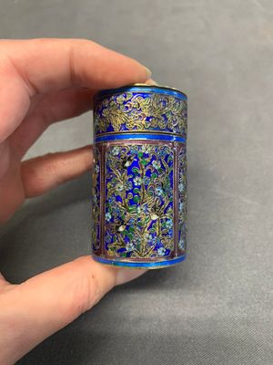 A Chinese enamelled silver bowl, a box and an opium container, 19th C. — photo 14