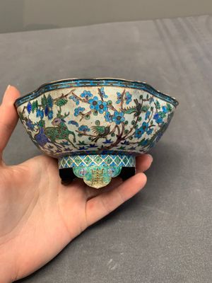 A Chinese enamelled silver bowl, a box and an opium container, 19th C. — photo 18