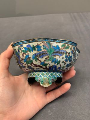 A Chinese enamelled silver bowl, a box and an opium container, 19th C. — photo 20