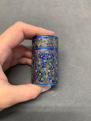 A Chinese enamelled silver bowl, a box and an opium container, 19th C. — photo 10