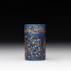 A Chinese enamelled silver bowl, a box and an opium container, 19th C. — photo 11
