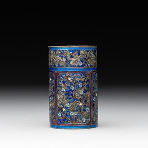 A Chinese enamelled silver bowl, a box and an opium container, 19th C. — photo 12