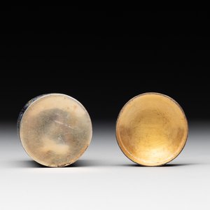 A Chinese enamelled silver bowl, a box and an opium container, 19th C. — photo 14
