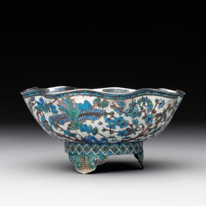 A Chinese enamelled silver bowl, a box and an opium container, 19th C. — photo 16