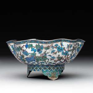 A Chinese enamelled silver bowl, a box and an opium container, 19th C. — photo 18
