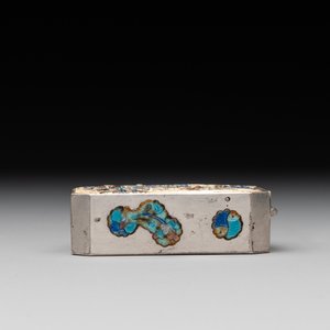A Chinese enamelled silver bowl, a box and an opium container, 19th C. — photo 2