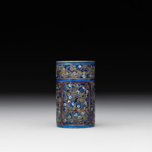 A Chinese enamelled silver bowl, a box and an opium container, 19th C. — photo 9