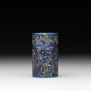A Chinese enamelled silver bowl, a box and an opium container, 19th C. — photo 10