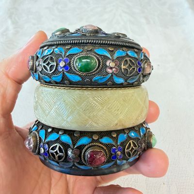 A Chinese enamelled silver box and cover, inset with jade and precious stones — photo 4