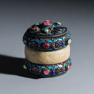 A Chinese enamelled silver box and cover, inset with jade and precious stones — photo 5