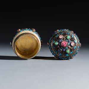 A Chinese enamelled silver box and cover, inset with jade and precious stones — photo 7