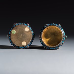 A Chinese enamelled silver box and cover, inset with jade and precious stones — photo 8