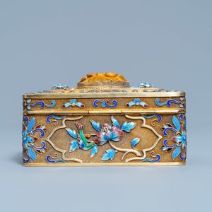 A Chinese enamelled silver-gilt rectangular box and cover, 20th C. — photo 6